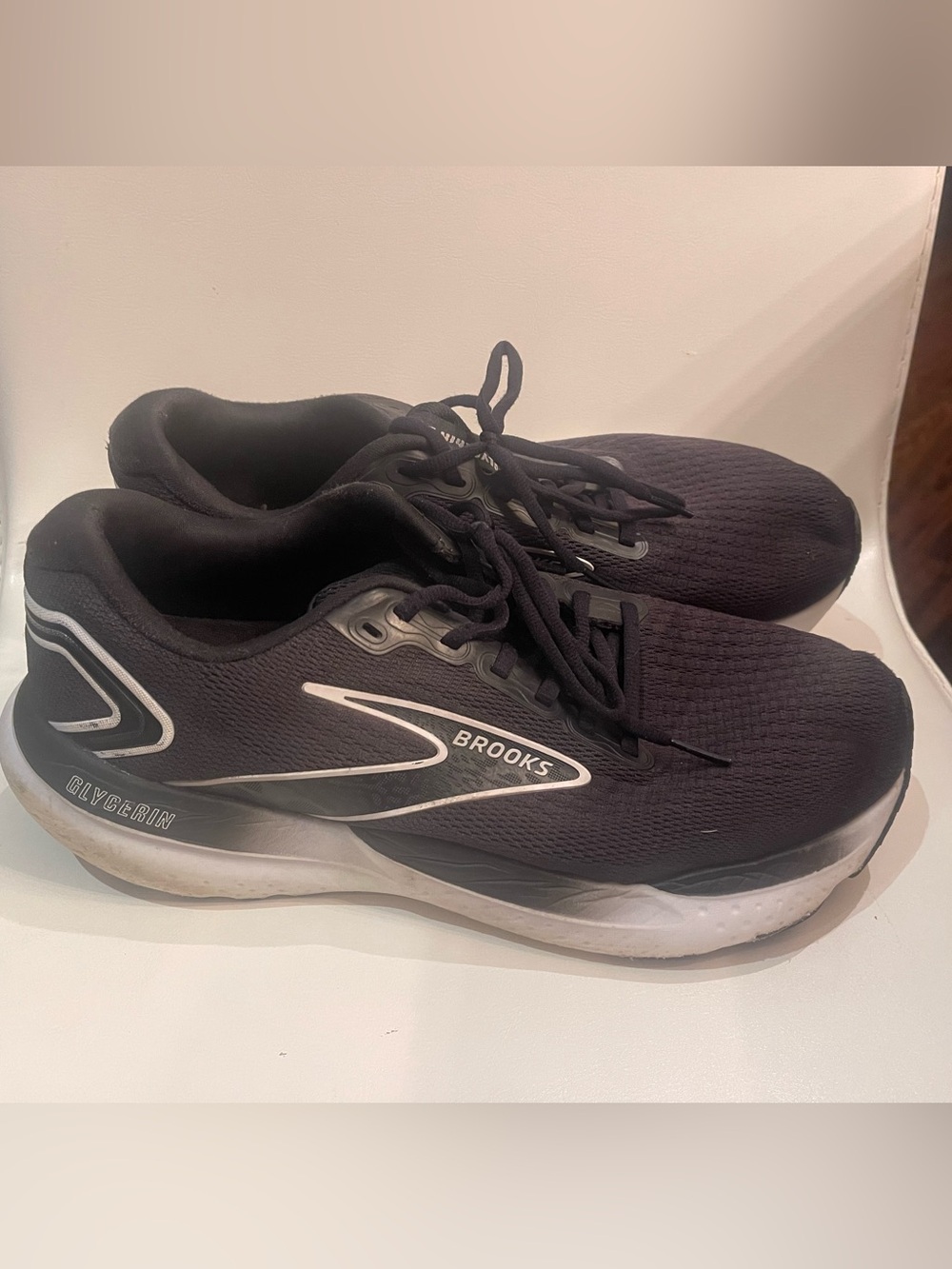 Brooks Glycerin Men’s Running Shoes Black White 10 Wide 2E